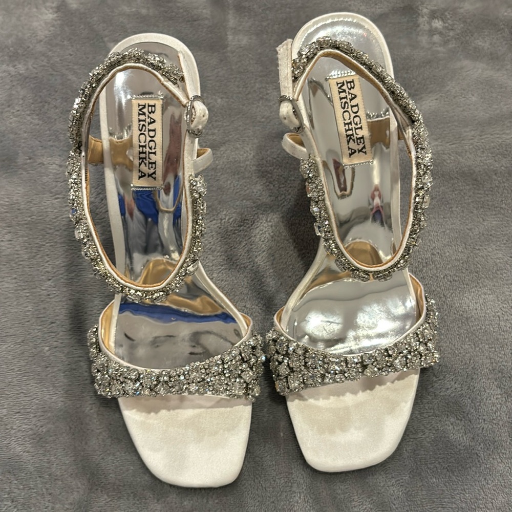 Badgley Mischka size 8.5 in champagne
